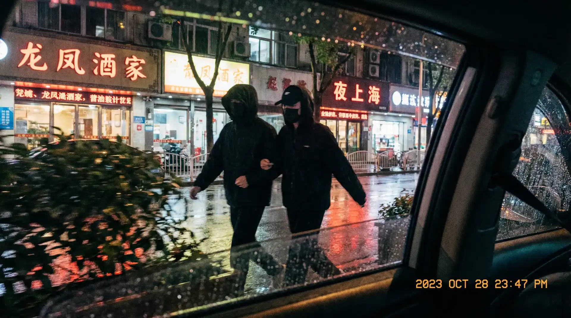 万利网站 - 顶流明星深夜密会现场抓拍照片